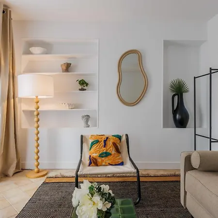 Amazing And Cosy Rue Des Petites Ecuries 4p1br *
