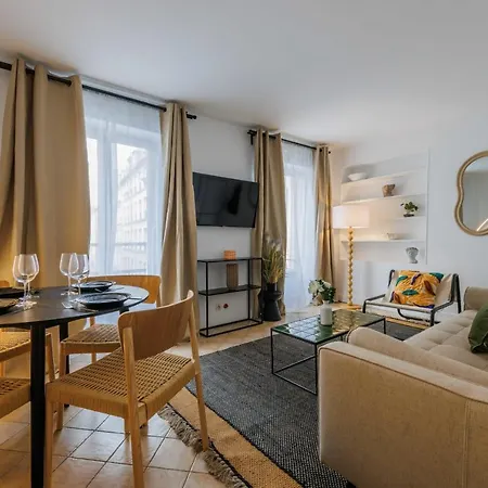 Amazing And Cosy Rue Des Petites Ecuries 4p1br