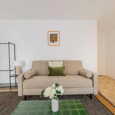 Amazing And Cosy Rue Des Petites Ecuries 4p1br